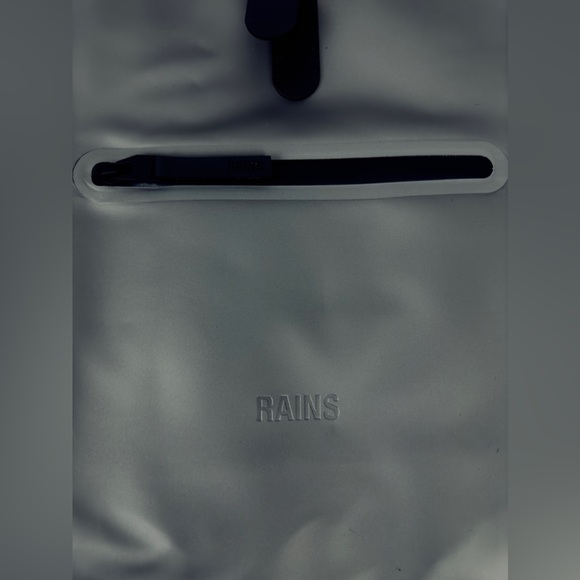 RAINS Metallic Grey Rolltop Rucksack Waterproof Backpack/Carrying Bag  17L. NIP - Picture 10 of 10